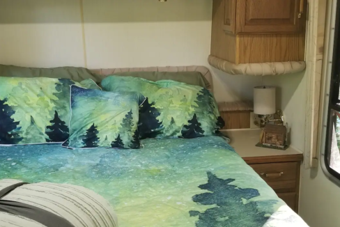 River-Waterfront-1-Bed-Camper-10