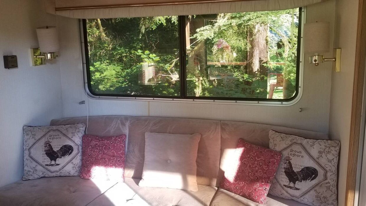 River-Waterfront-1-Bed-Camper-37