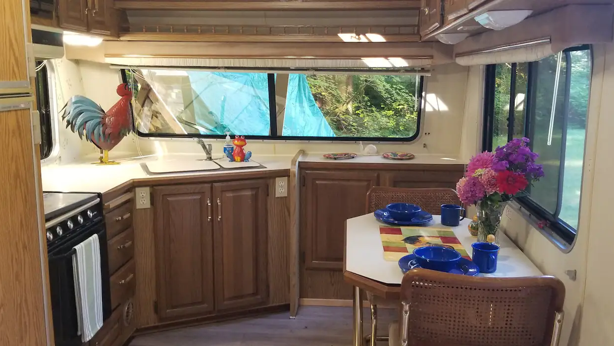 River-Waterfront-1-Bed-Camper-7