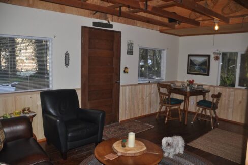 Mountain-Riverfront-Lrg-Cabin-27